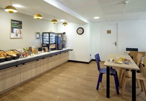 Petit déjeuner buffet servi tous les jours en supplément