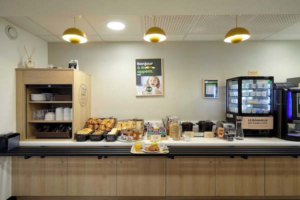 Se ofrece un desayuno bufé todos los días (por un coste adicional)