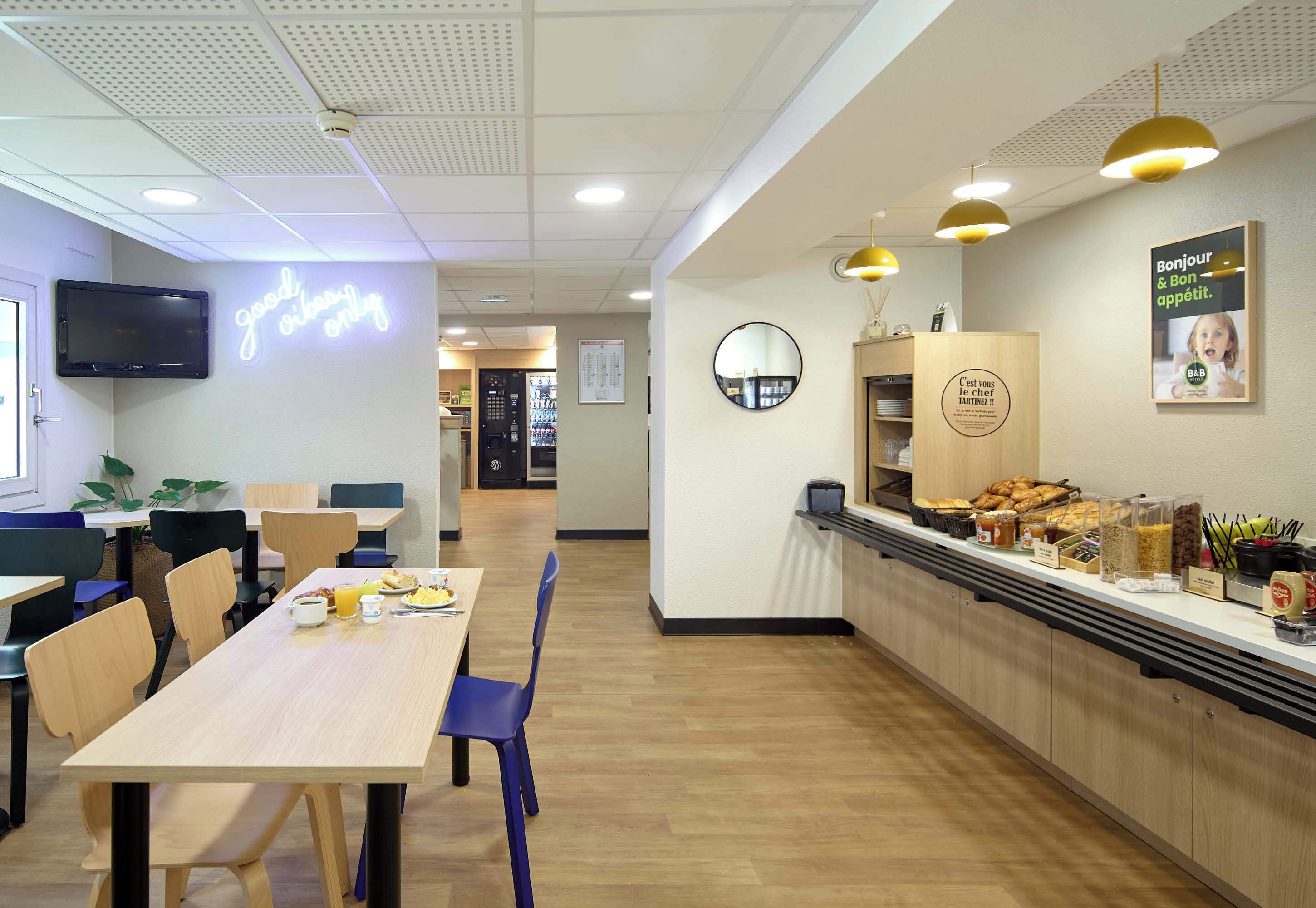 Petit déjeuner buffet servi tous les jours en supplément
