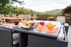Free daily buffet breakfast