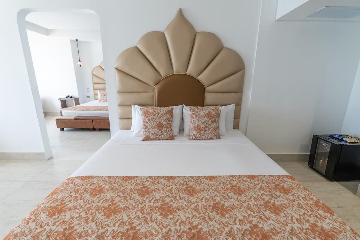 1 bedroom, premium bedding, minibar, in-room safe