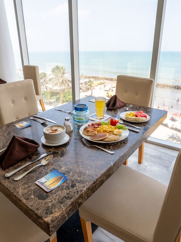 Desayuno buffet (COP 45000 por persona)