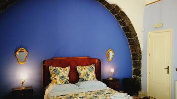 Camera quadrupla, bagno privato (External) | Biancheria da letto di alta qualità, copriletto in piuma