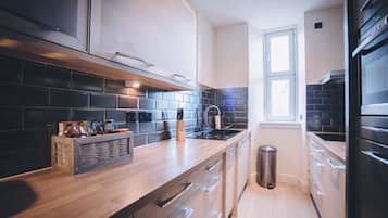 Apartment, 3 Bedrooms (22) | Private kitchen | Fridge, microwave