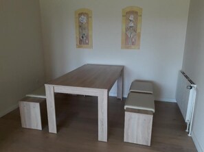 Apartment, Multiple Beds | In-room dining - Ferienwohnung Auszeit (Wiehl)