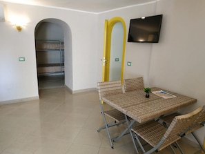 Standard Quadruple Room, 1 Bedroom | In-room safe, desk, free WiFi, bed sheets - Buono BB (Naples)