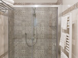 Shower, free toiletries, hair dryer, bidet - Buono BB (Naples)