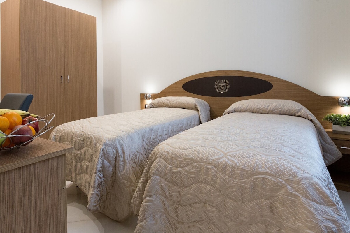 Standard Triple Room, 1 Bedroom | In-room safe, desk, WiFi (free), bed sheets
