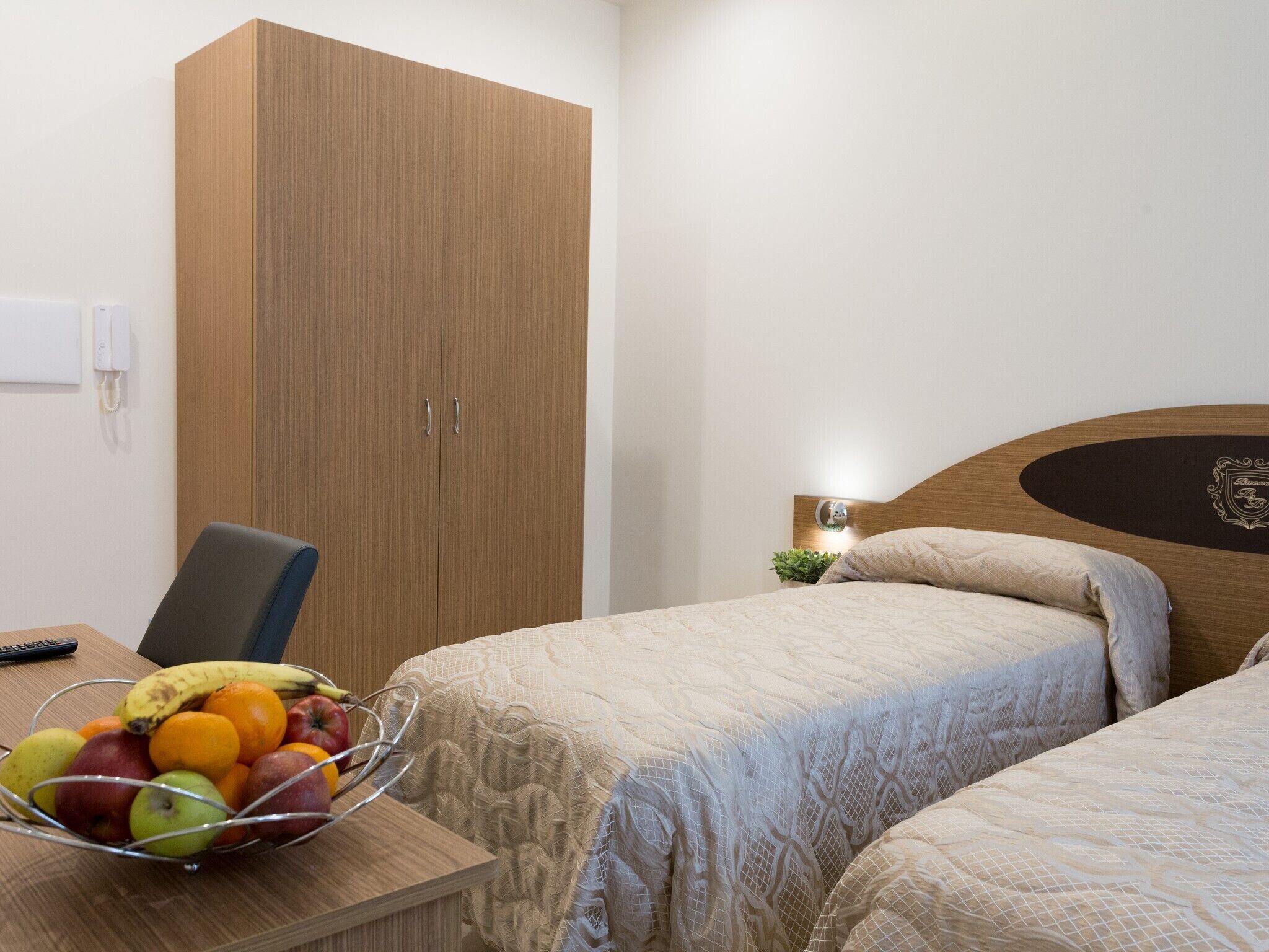 Standaard tweepersoonskamer, 1 slaapkamer | Een kluis op de kamer, een bureau, gratis wifi, beddengoed