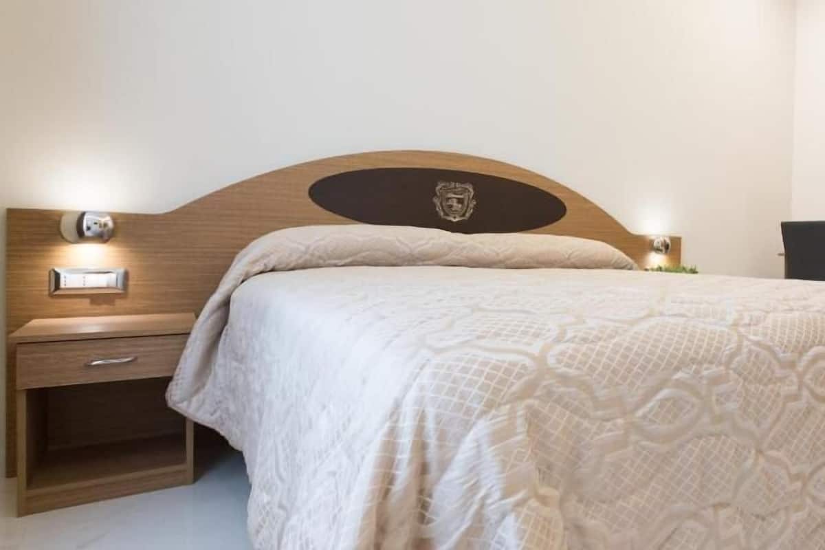 In-room safe, desk, WiFi (free), bed sheets