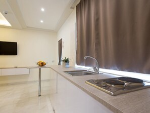 Coffres-forts dans les chambres, bureau, Wi-Fi gratuit, draps fournis