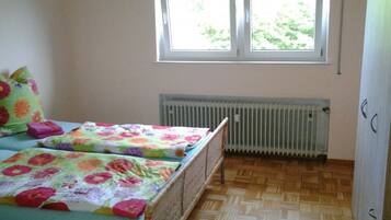 Apartment, 3 Bedrooms | 3 bedrooms, free WiFi, bed sheets