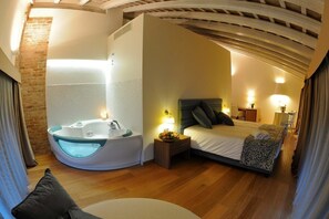 Minibar, coffres-forts dans les chambres, rideaux occultants