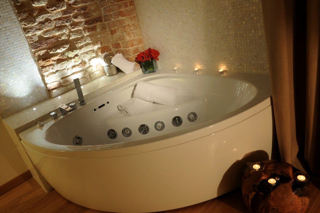 junior suite, jetted tub | jetted bathtub