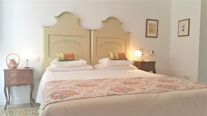 Business Double or Twin Room, 2 Twin Beds | Egyptian cotton sheets, premium bedding, down comforters, pillowtop beds