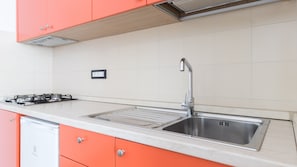Business Studio, 1 Double Bed, Sea View | Private kitchenette