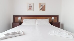 In-room safe, desk, free cots/infant beds, free WiFi - Residence Il Poggio (Andora)