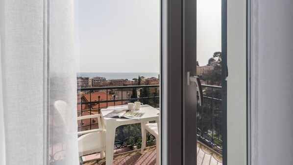 Estudio económico, varias camas, vistas al mar | Vistas desde la habitación