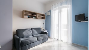 Comfort Studio, Kitchenette | Living area