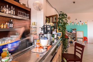 Bar (in der Unterkunft)