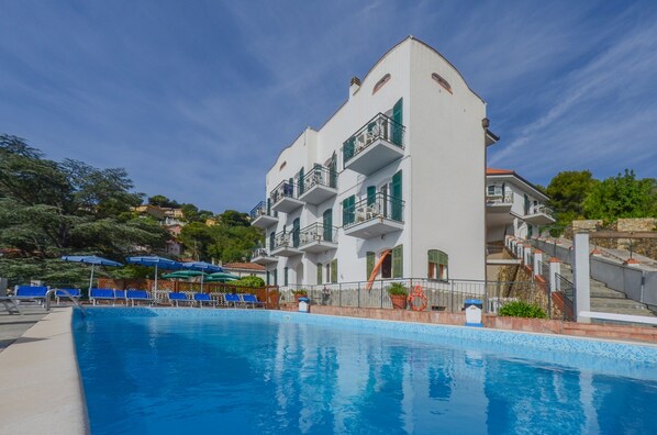 季節性室外泳池