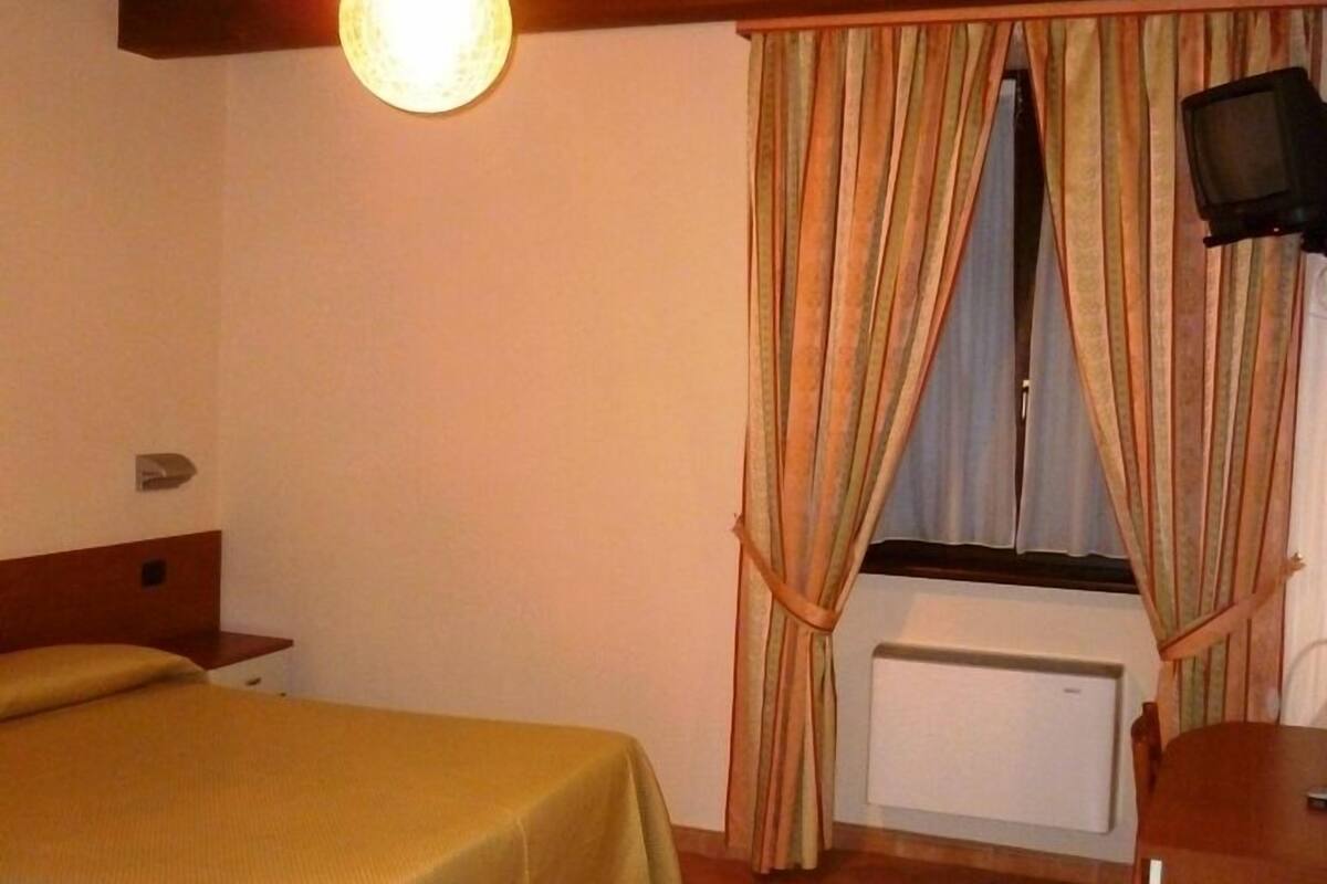 minibar, in-room safe, desk, free wifi