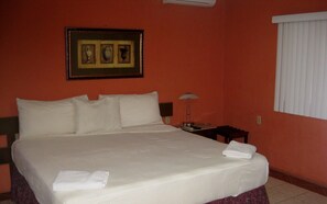 Premium bedding, desk, free WiFi, wheelchair access - Hotel Real Altamira (Managua)