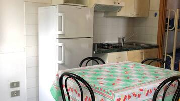 Bungalow, 2 Schlafzimmer | Eigene Küche