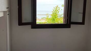 Bungalow, 2 Bedrooms | 2 bedrooms, free cots/infant beds