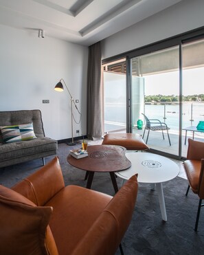 Suite (Dream) | Living area | Flat-screen TV - Hotel & Spa Villa Seren (Soorts-Hossegor)