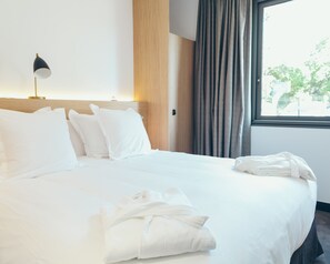 Kamar Double untuk 1 Orang | Minibar, brankas, dan didekorasi berbeda-beda