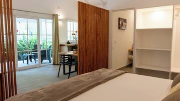 Deluxe Studio Suite