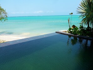 Sengetøy av topp kvalitet, minibar, safe på rommet og skrivebord