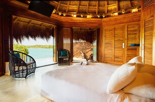 Ropa de cama de alta calidad y minibar 