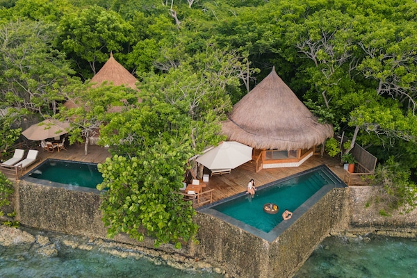 Bungalow, kolam renang pribadi (Sea Level) | Seprai premium, minibar, brankas, dan meja kerja