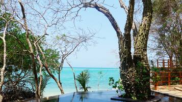 Ropa de cama de alta calidad y minibar