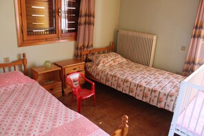 2 makuuhuonetta, yksilöllisesti sisustettu, yksilöllisesti kalustettu