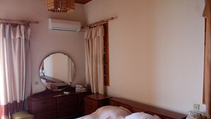 2 habitaciones, tabla de planchar con plancha y cunas gratuitas 