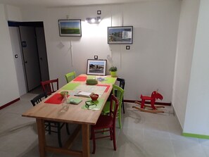 Triple Room | In-room dining