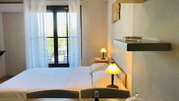 Standard Studio | 1 bedroom, blackout curtains, soundproofing, free WiFi