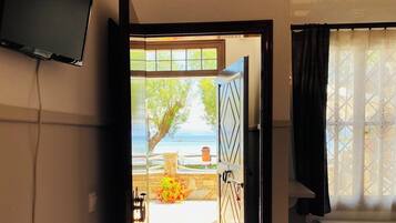 Family Apartment | Blackout curtains, soundproofing, free WiFi, bed sheets