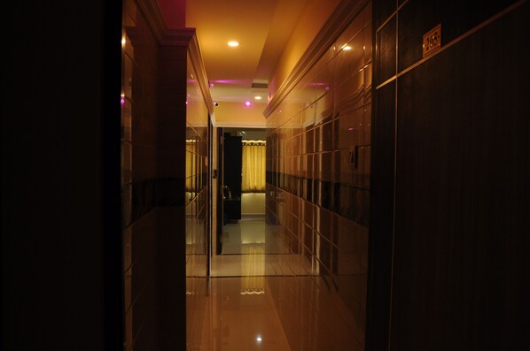 Interior entrance - Saibala Inn (Chennai)
