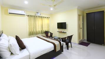 Luxury Double Room, 1 King Bed | 1 bedroom, premium bedding, minibar, in-room safe