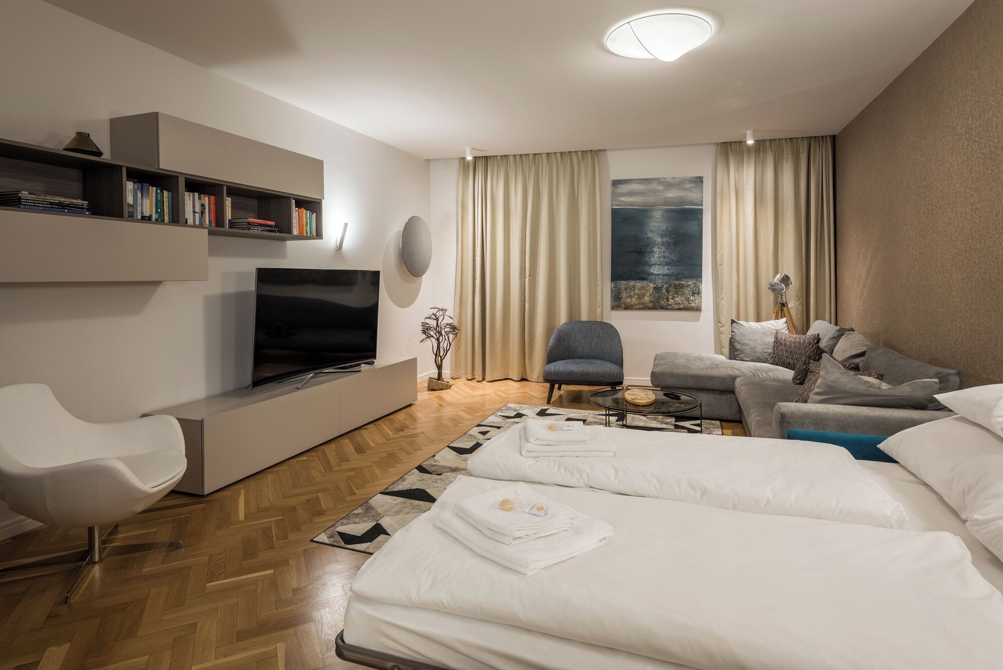 Classic Apartment, 1 Bedroom | Living room | Flat-screen TV, fireplace