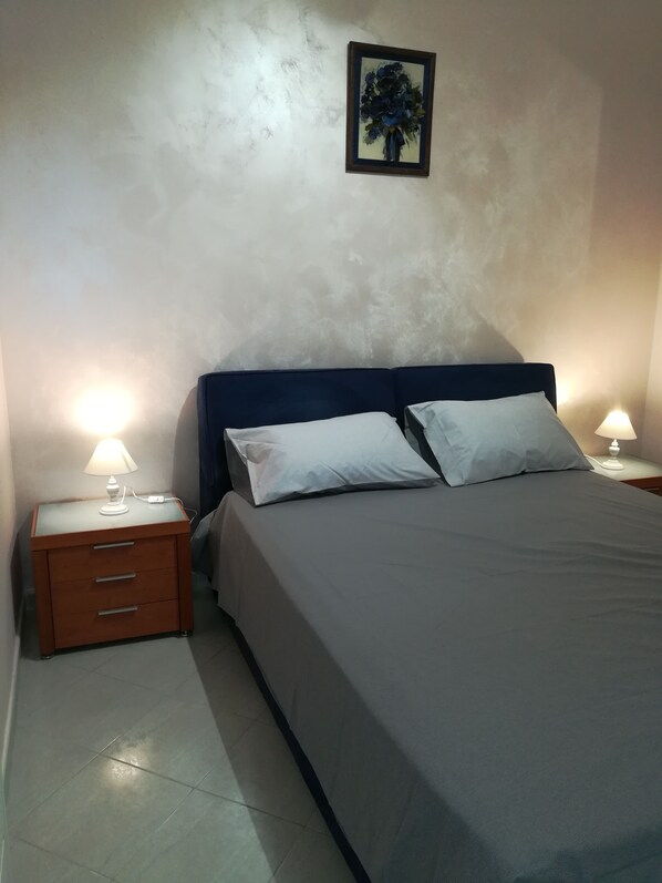 Iron/ironing board, free WiFi, bed sheets