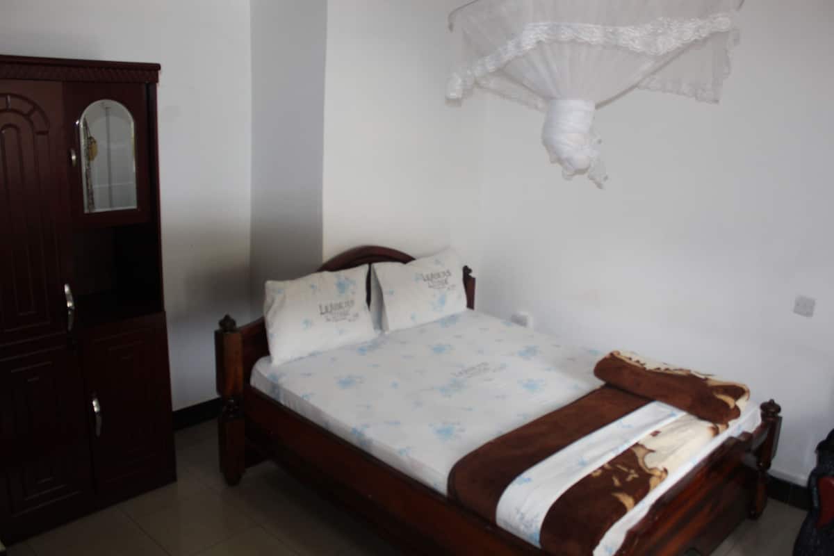 Kamar Double untuk 1 Orang | Internet kabel gratis dan seprai linen