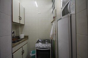 Apartamento standard, 1 quarto | Cozinha privada | Geladeira, micro-ondas, cafeteira/chaleira