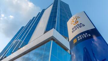 Vista frontal de la propiedad