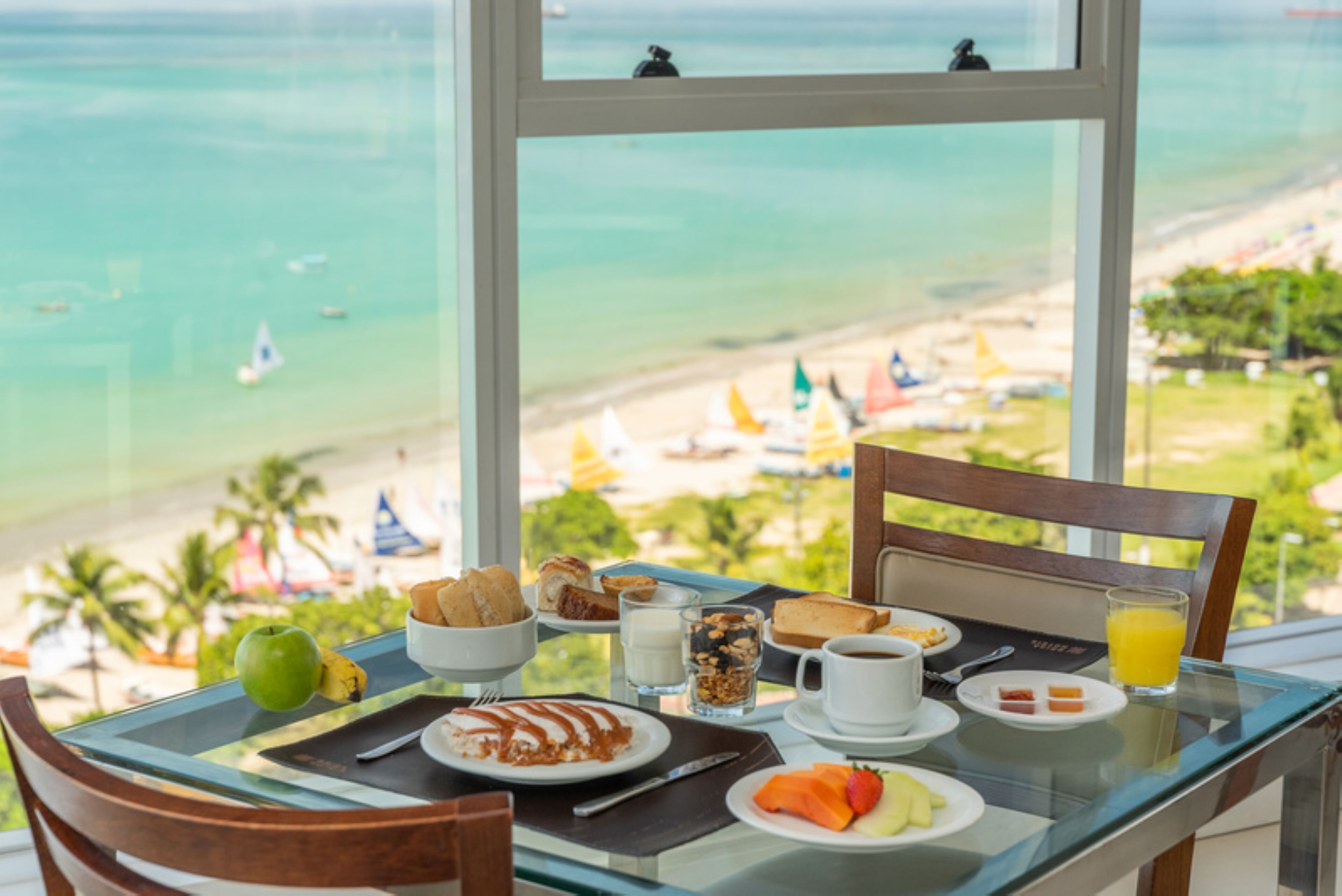 Breakfast, lunch, dinner served; beach views 