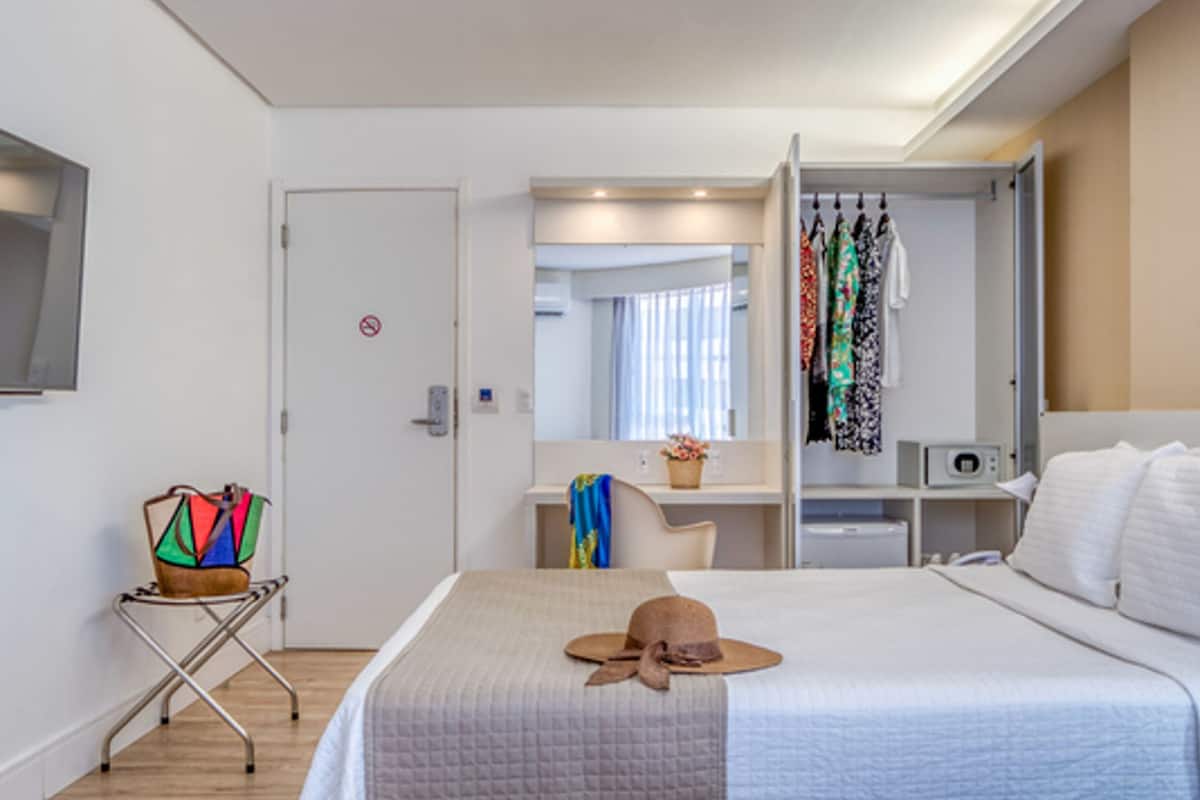 premium lateral mar triplo (casal+1) | 1 bedroom, hypo-allergenic bedding, in-room safe, desk